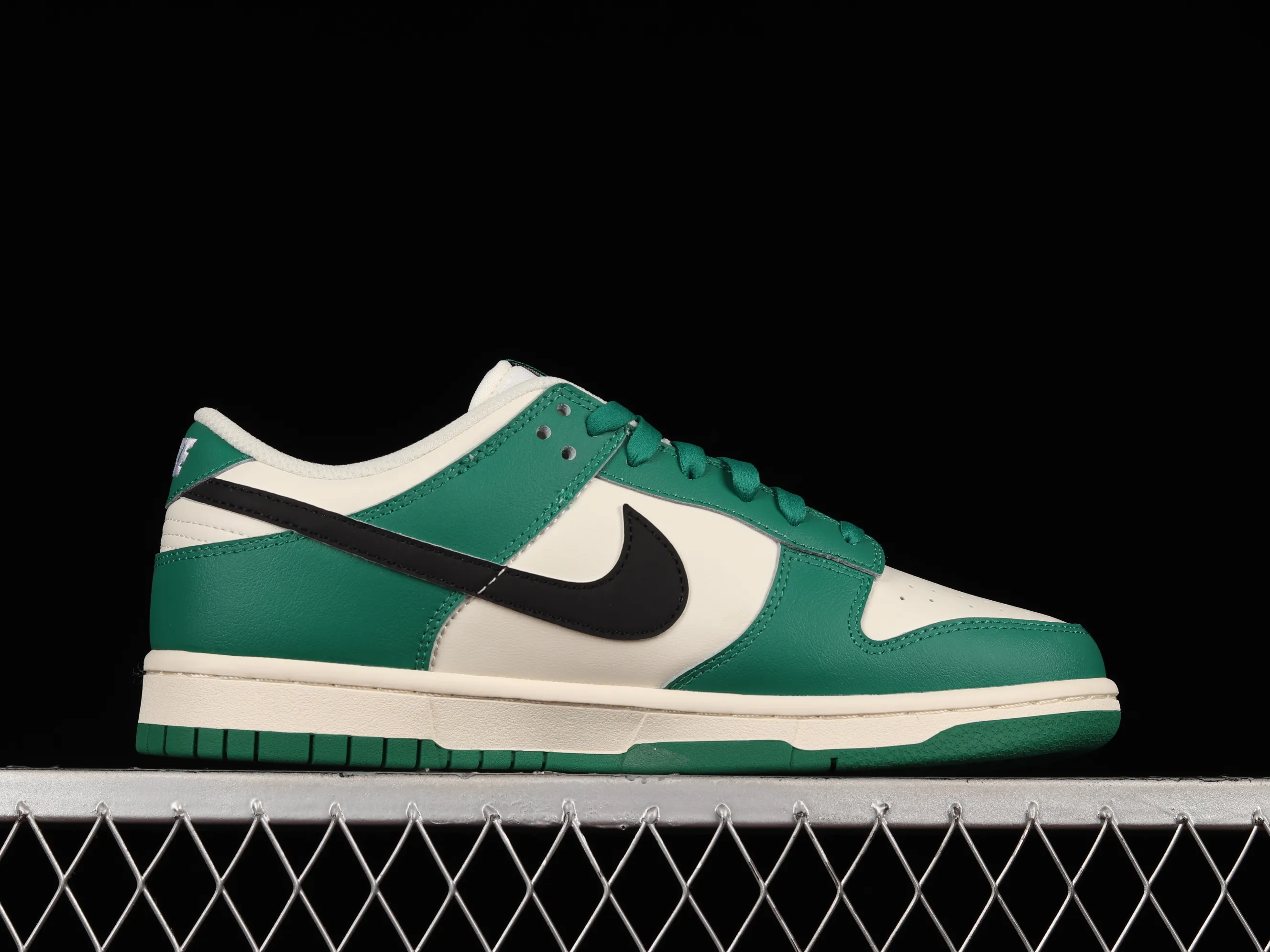 All Categories Nk SB Dunk Series Nk SB Dunk Low Low-top Sneakers Nk SB Dunk Low "Lottery" Heineken Color SB Smashed Backboard Fashion Casual Sneakers DR9654-100